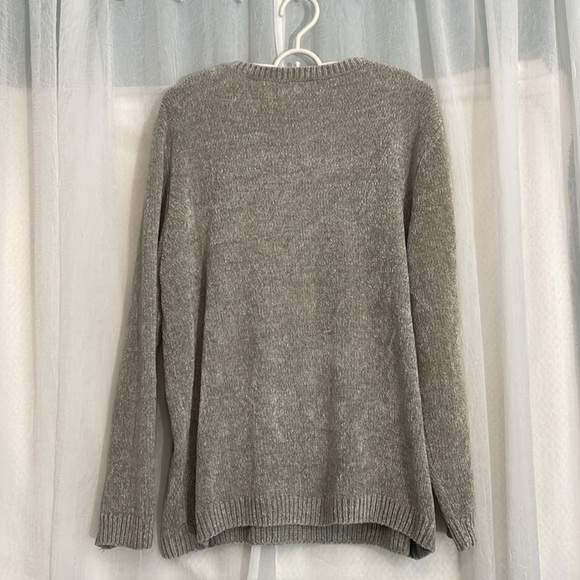 alfred dunner grey long sleeve sweater with embellishments on front size 1x - Picture 2 of 4